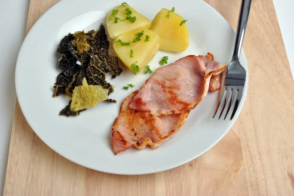 Bacon, cabbage and mashed potato — Stock Photo, Image