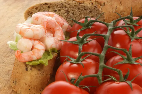 Home baked bread with prawns — Stock Photo, Image