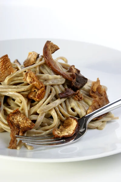 Spaghetti with organic mushroom — Stock Photo, Image