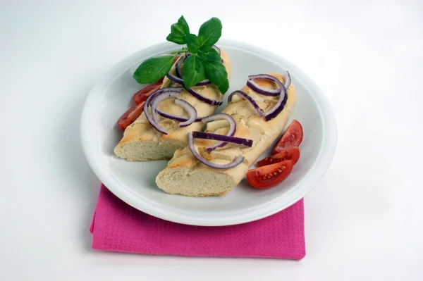 양파와 함께 간식으로 바게트 — 스톡 사진