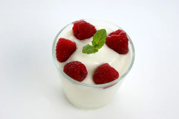 Frambuesas en yogur natural — Foto de Stock