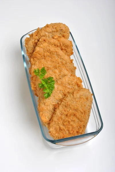 Ekmekli balık biftek organik otlar ile — Stok fotoğraf