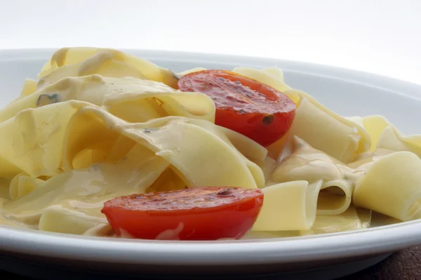 Tagliatelle com tomate orgânico — Fotografia de Stock