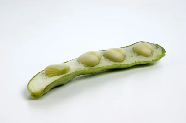 Organic broad beans — Stock Photo, Image