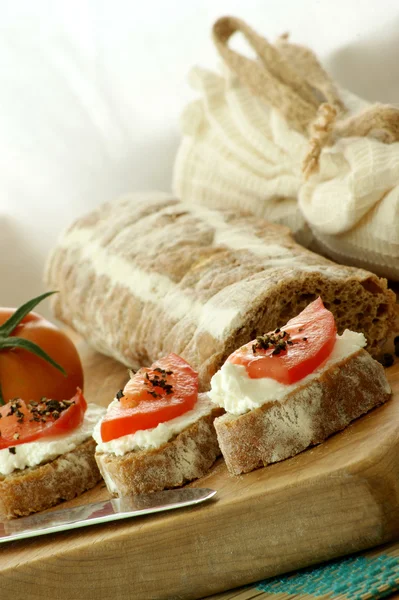 Baguette with cottage cheese — Stock Photo, Image