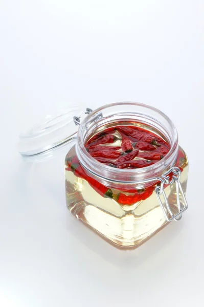 Økologisk rød chili i en krukke - Stock-foto