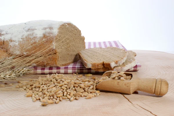 Cottage loaf and cereal — Stockfoto