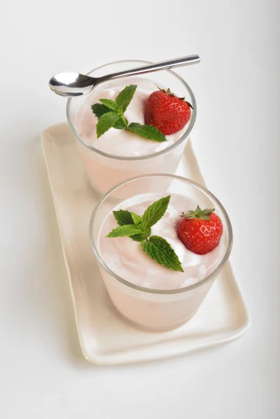 Strawberries in natural yogurt — Stock Photo, Image