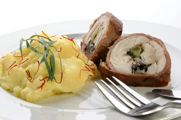 Patates püresi ve tavuk rulo — Stok fotoğraf