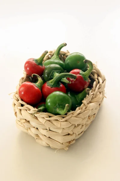 Paprika di ciliegie verdi e rosse — Foto Stock