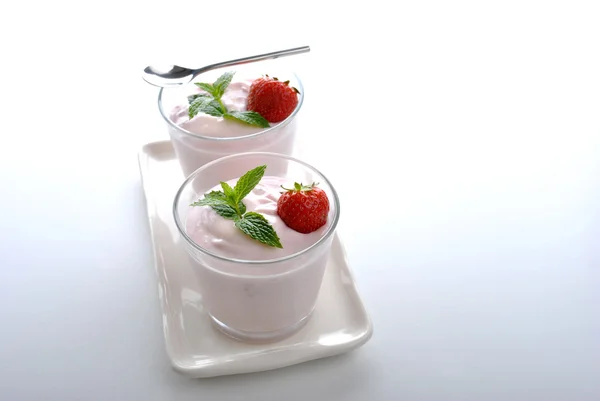 Organic strawberry in yogurt and mint — Stock Photo, Image