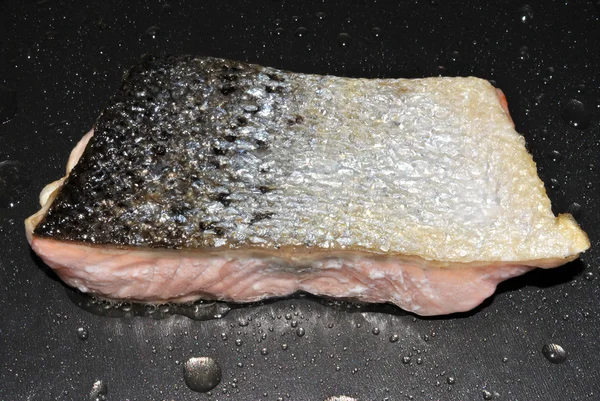 Bife de salmão selvagem orgânico cru — Fotografia de Stock