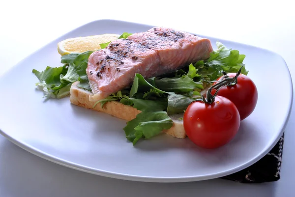 Steak de saumon sauvage bio fumé — Photo
