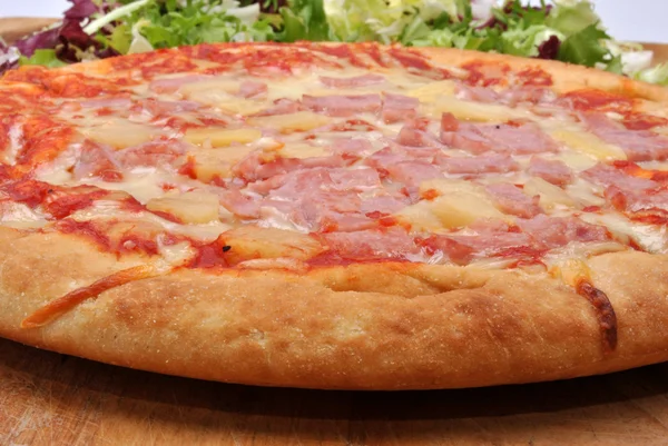 Pizza italiana casera — Foto de Stock