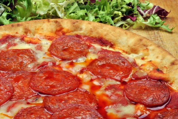 Pizza italiana casera —  Fotos de Stock