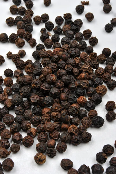 Hele biologische zwarte peper — Stockfoto