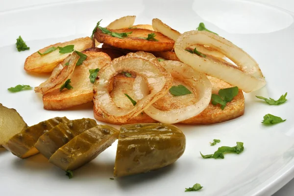 Organik soğan ile kızarmış patates — Stok fotoğraf