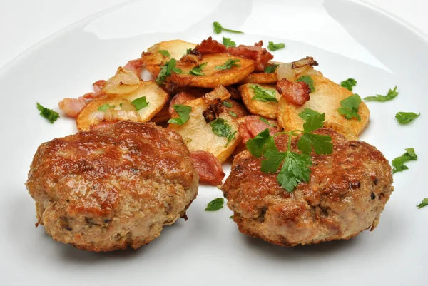 Geroosterde aardappel met Duitse biefstuk — Stockfoto