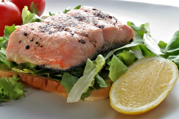 Grilled organic wild salmon steak — Stock Photo, Image