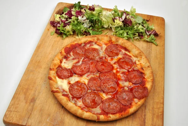 Hausgemachte italienische Pizza — Stockfoto