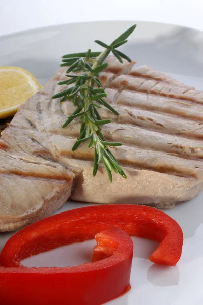 Tuńczyk stek z czerwoną papryką — Zdjęcie stockowe