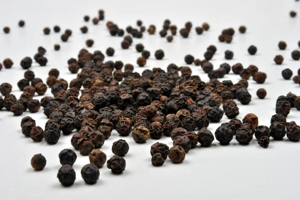 Pimenta preta orgânica inteira — Fotografia de Stock