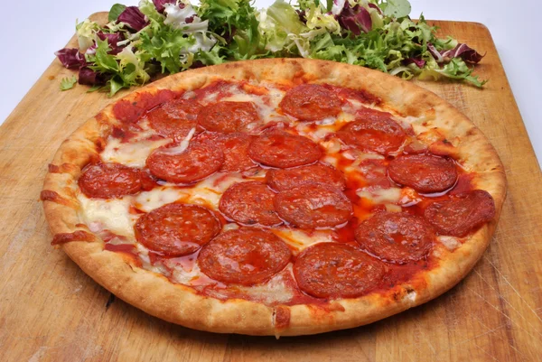 Ev yapımı İtalyan pizza — Stok fotoğraf