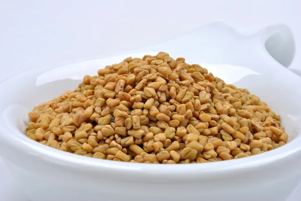 Algumas sementes orgânicas de feno-grego — Fotografia de Stock