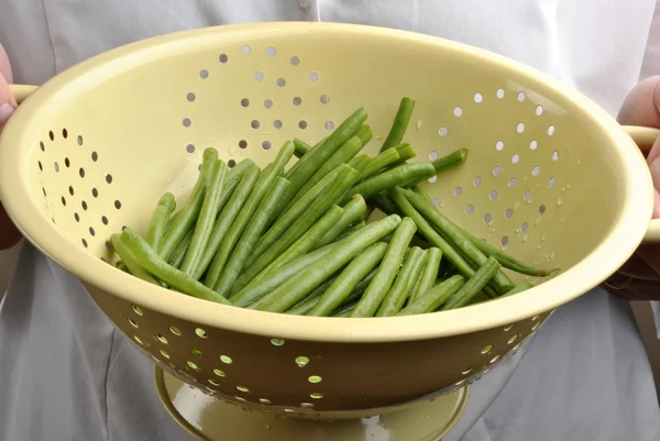 Wash fresh, organic and healthy beans — Stock Photo, Image