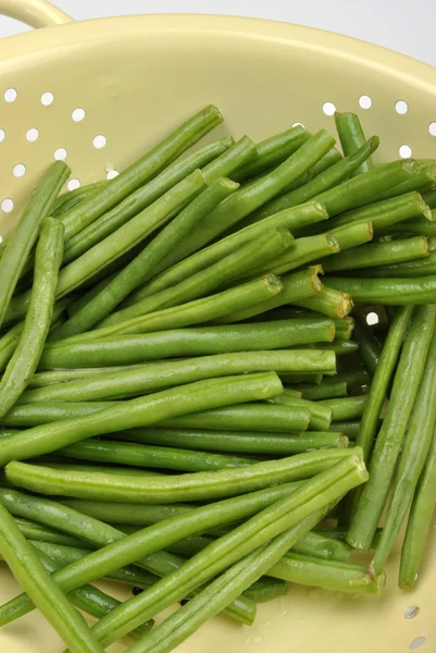 新鮮な有機、健康豆を洗う — ストック写真