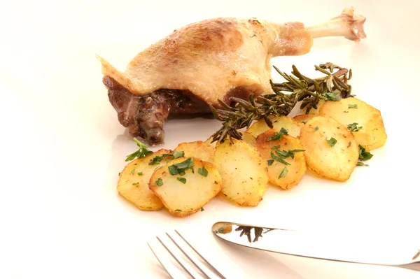 Roasted duck leg and potatoes — Stock Photo, Image