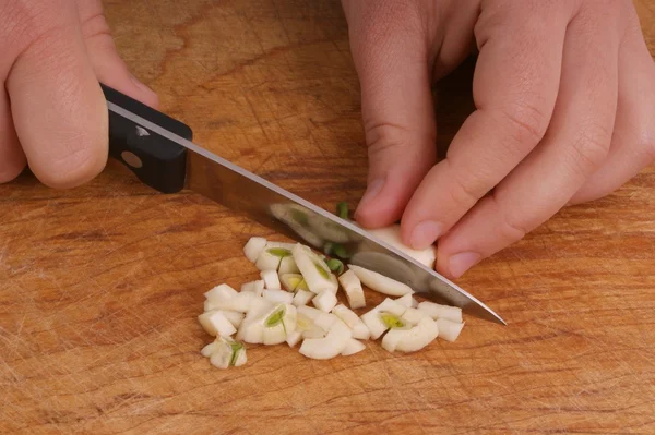 Cut garlic and two hands — Stock Photo, Image