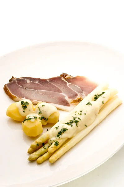 Asparagus with smoked bacon — Stock Photo, Image