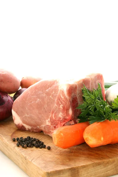 Rollo de cerdo y verduras para hacer una comida — Foto de Stock
