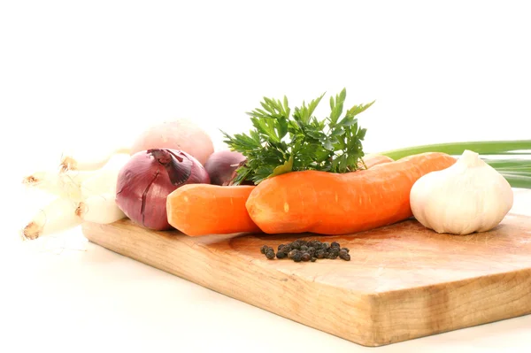 Świeże warzywa na timberboard — Zdjęcie stockowe