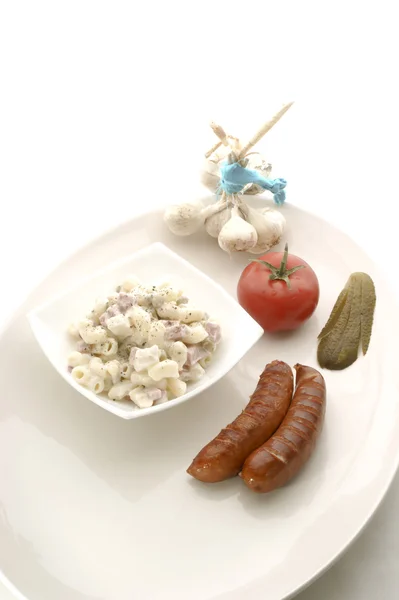 국수 샐러드와 소시지 — 스톡 사진