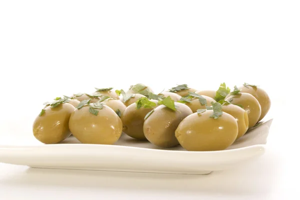 Gröna oliver med olja och persilja — Stockfoto