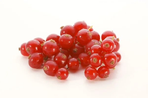 Ribes rosso fresco su fondo bianco — Foto Stock