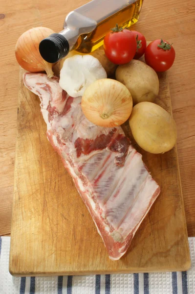Schweinerippchen mit Gemüse — Stockfoto