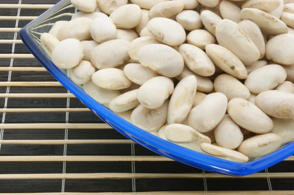 Suché bílé fazole v misce — Stock fotografie
