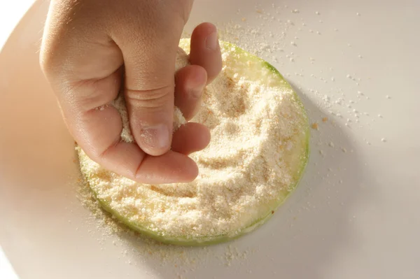Preparare una zucchina — Foto Stock