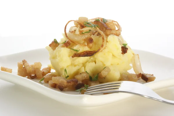 Mashed potato with onion ring and bacon — Stock Photo, Image