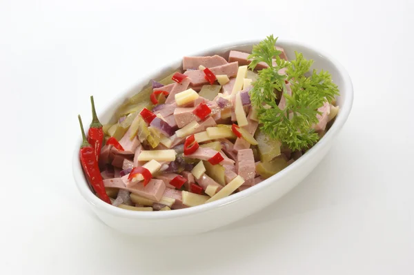 Домашні ковбаси салат — стокове фото
