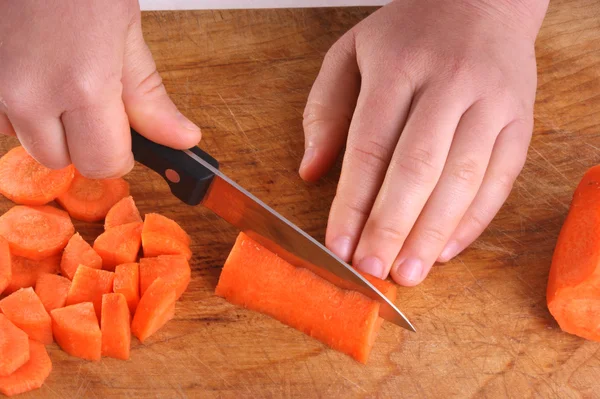 Cortar las verduras para hacer una sopa —  Fotos de Stock