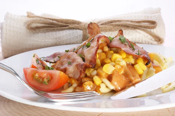 Pasta with bacon and sweet corn — Stock Photo, Image