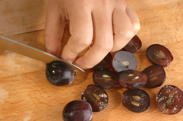 Winogrona przygotowane do sałatki owocowej — Zdjęcie stockowe