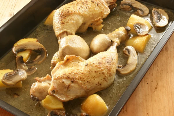 Grilled chicken with organic potato — Stock Photo, Image