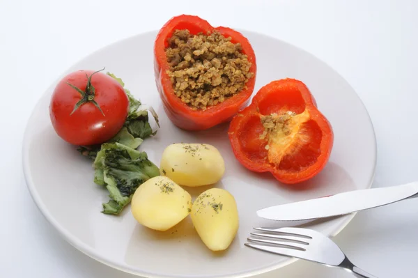 Paprika gefüllt mit rotem Hackfleisch und Kartoffeln — Stockfoto