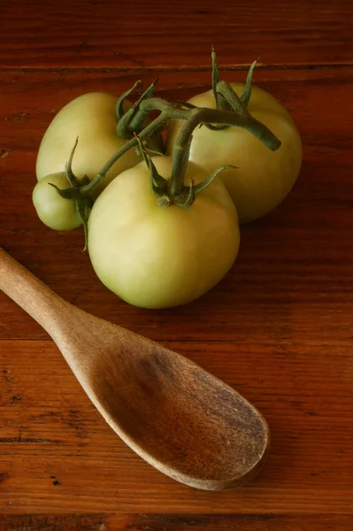 Färska gröna ekologiska tomater — Stockfoto