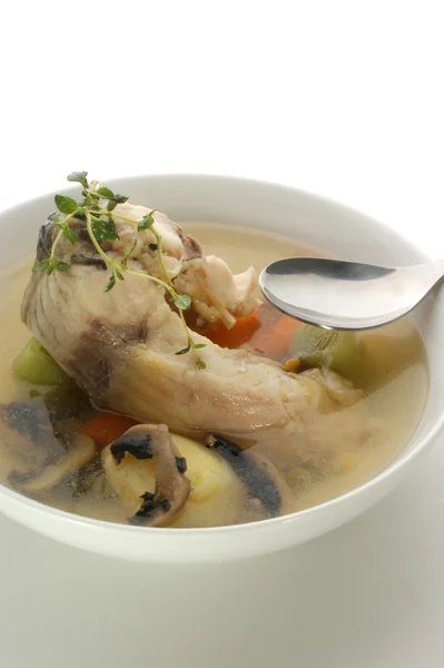 唐辛子とハーブ入り魚のスープ — ストック写真